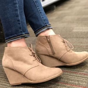 NWB! Universal Threads Taupe Ankle Booties 12